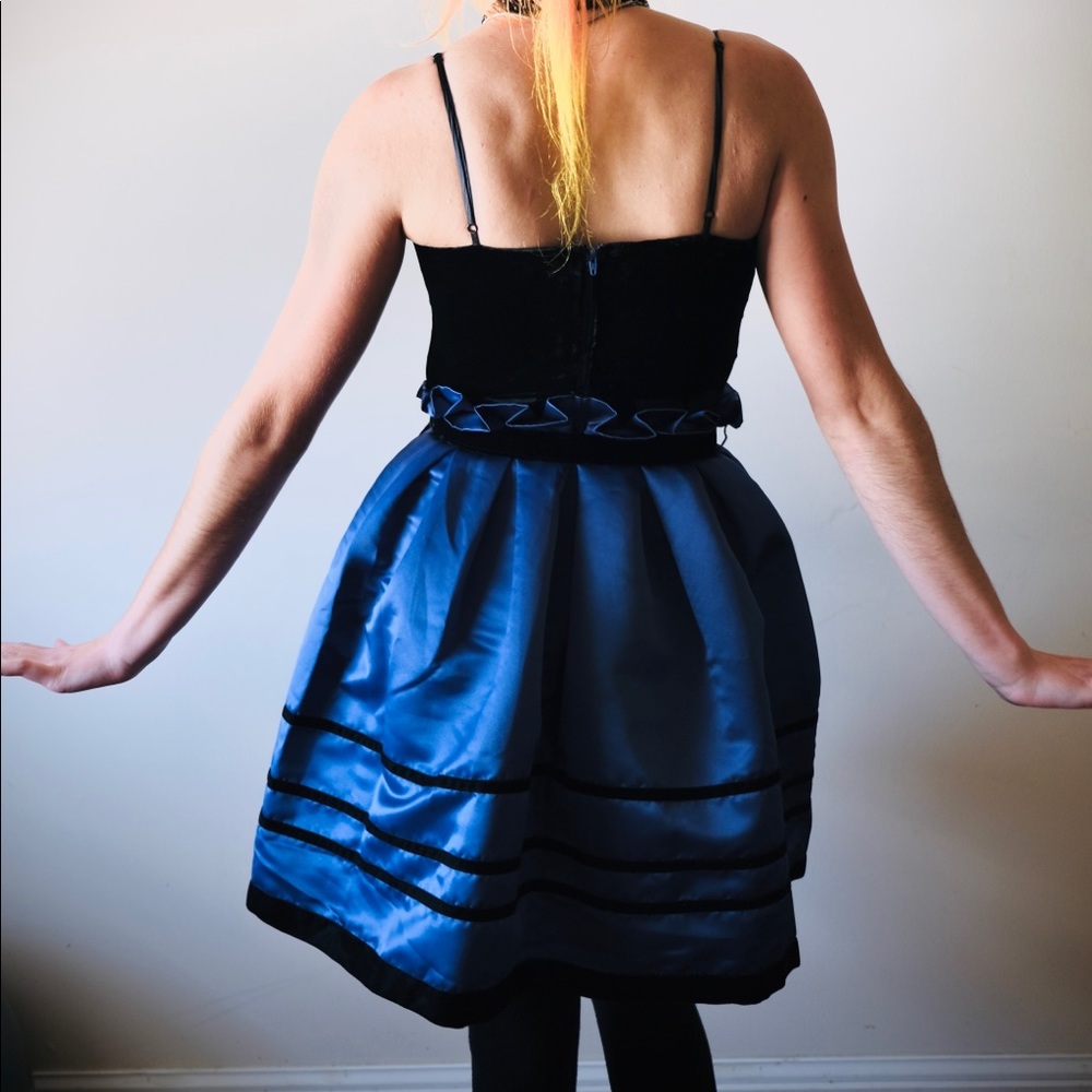 Betsey Johnson Velvet & Sateen Belted Dress US 6 - Picture 4 of 8